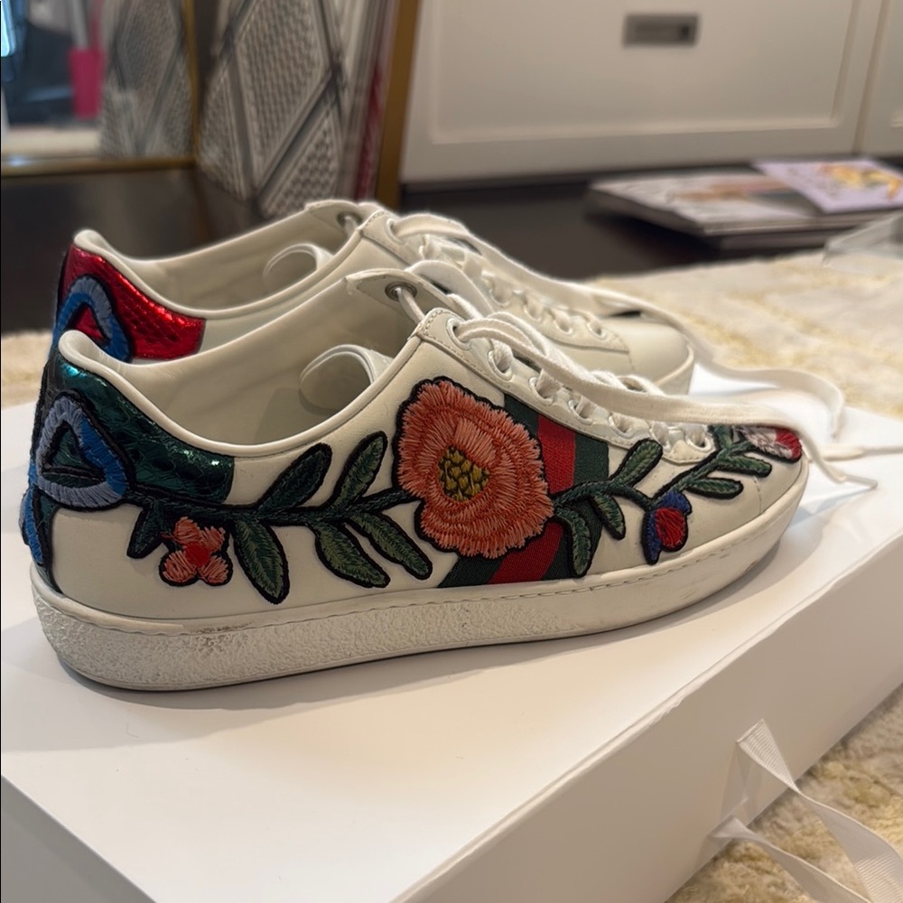GUCCI Floral Embroidered Women's Sneakers